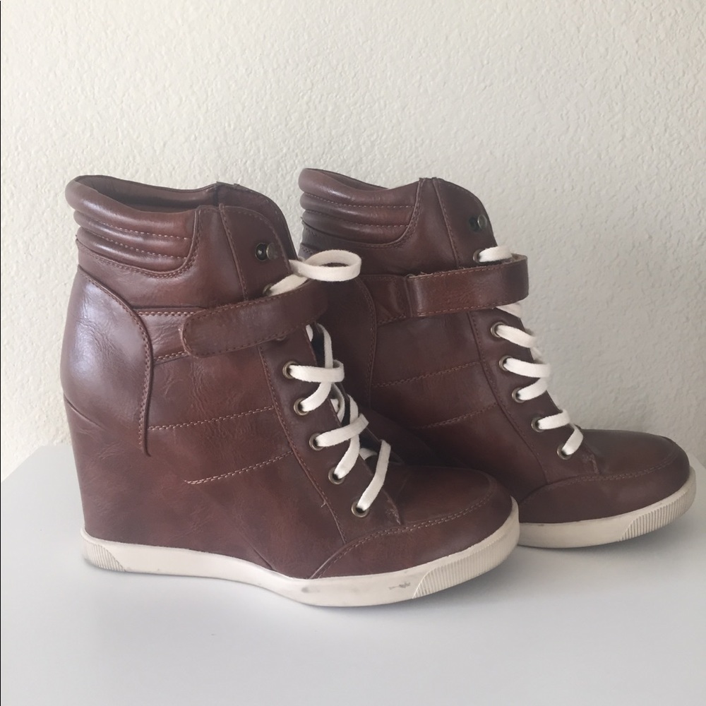 Steve Madden Leather Wedge Sneaker: Style Lleve